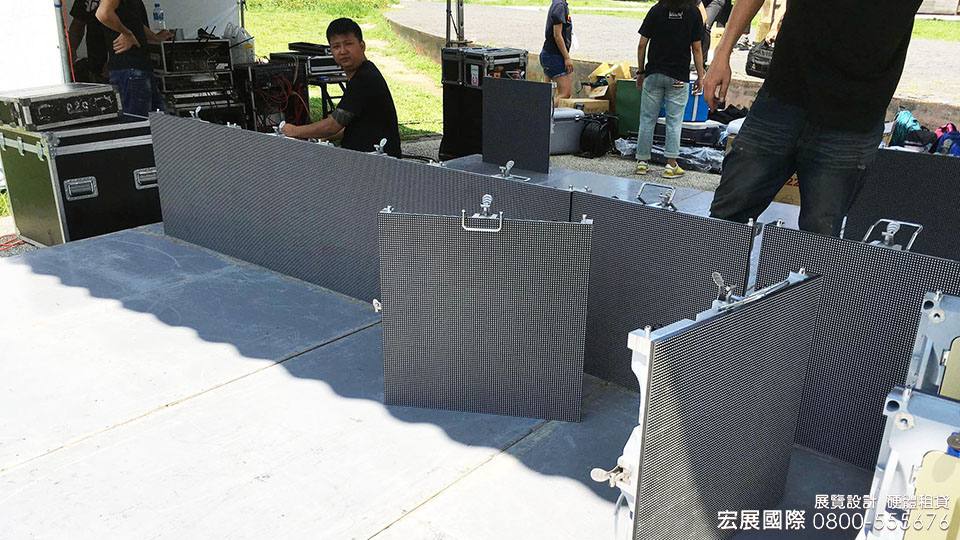 LED電視牆模組現場組裝,宏展國際電視牆硬體出租